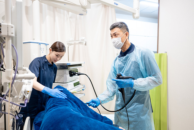 内視鏡をしている医師のイメージ