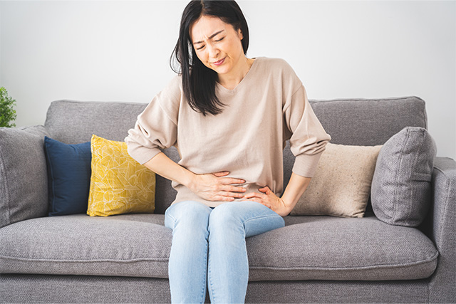 便秘に悩む40-50代女性